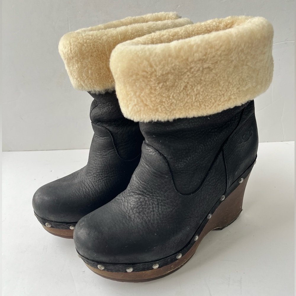 Ugg Carnegie Black Leather Shearling Wedge Boots Size 6 - Picture 9 of 11